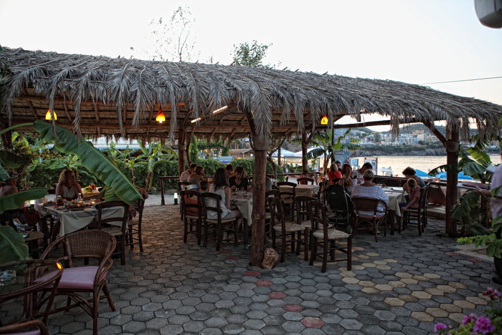Niriides Beach Hotel 레팀노 레스토랑 사진