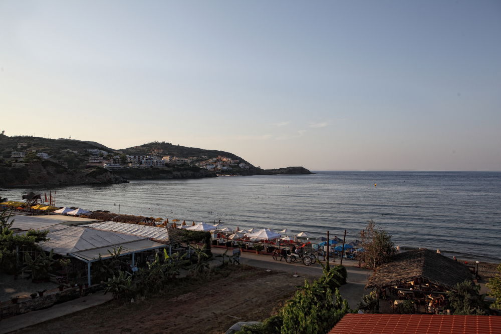 Niriides Beach Hotel 레팀노 외부 사진