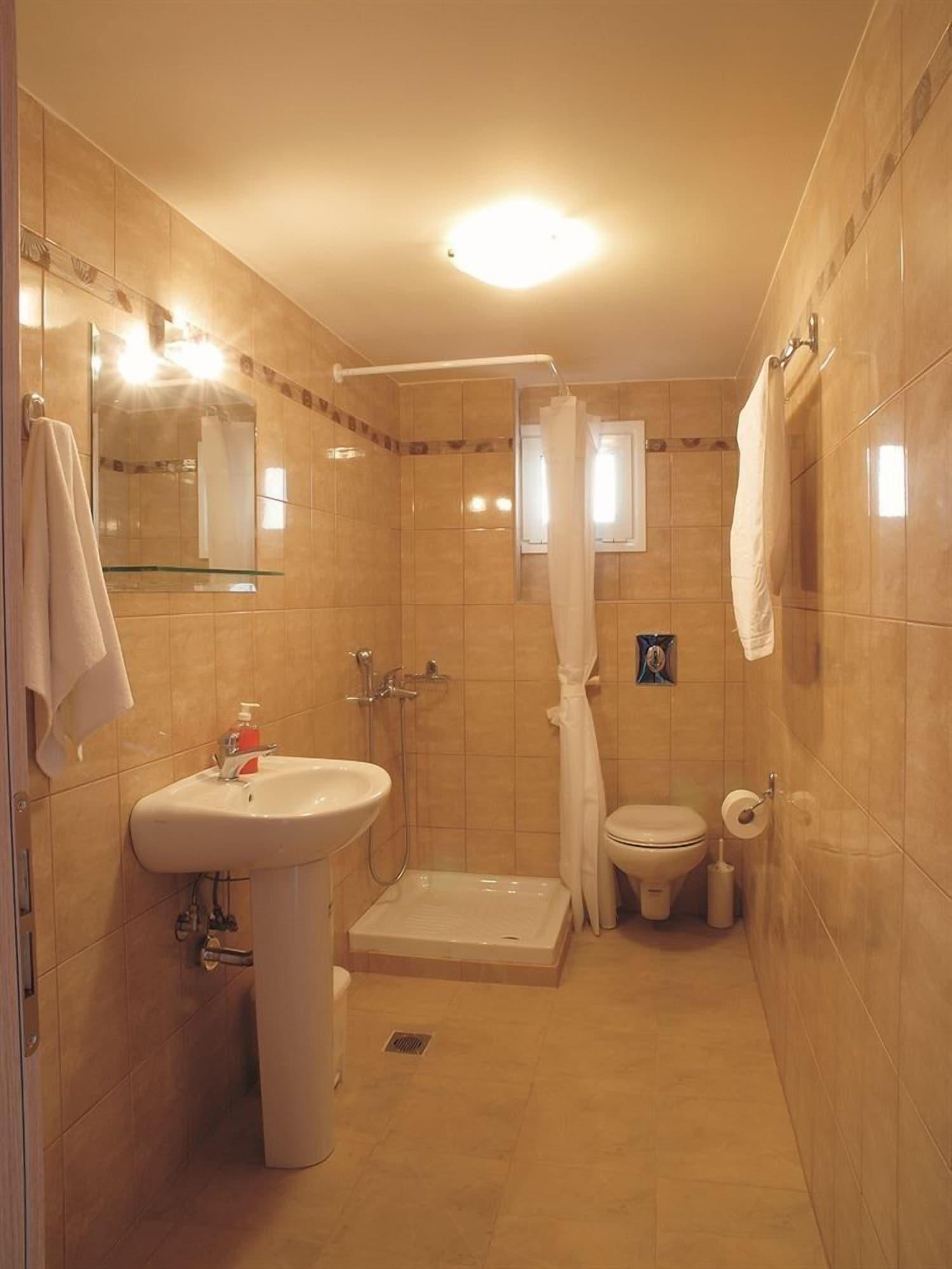 Niriides Beach Hotel 레팀노 외부 사진