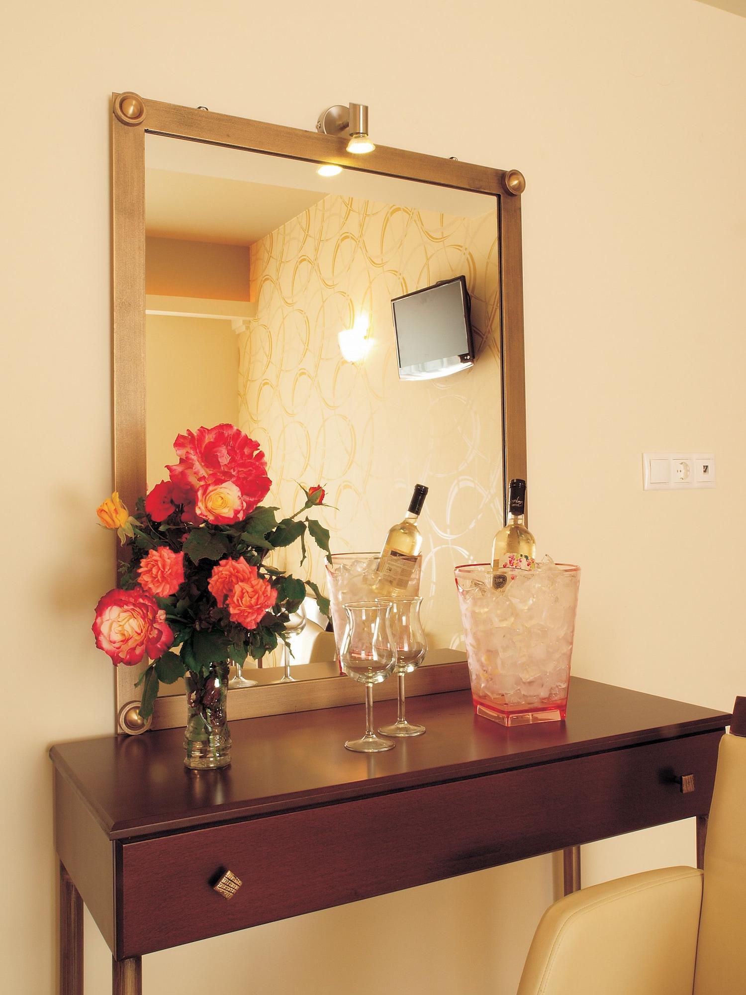 Niriides Beach Hotel 레팀노 외부 사진
