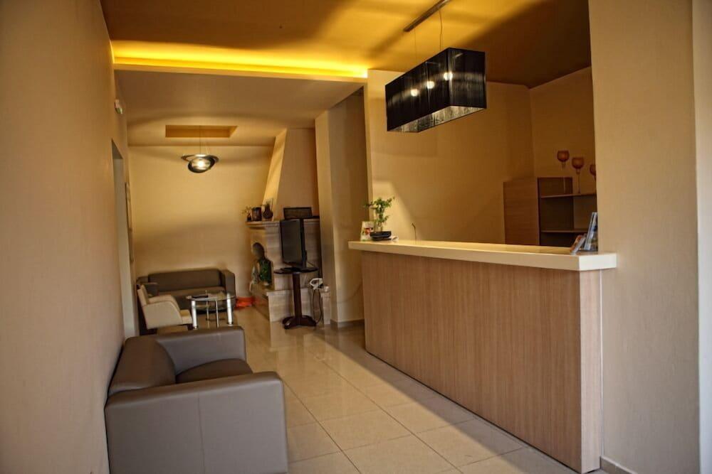 Niriides Beach Hotel 레팀노 내부 사진
