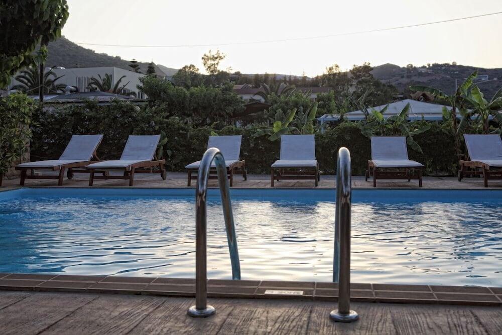 Niriides Beach Hotel 레팀노 시설 사진