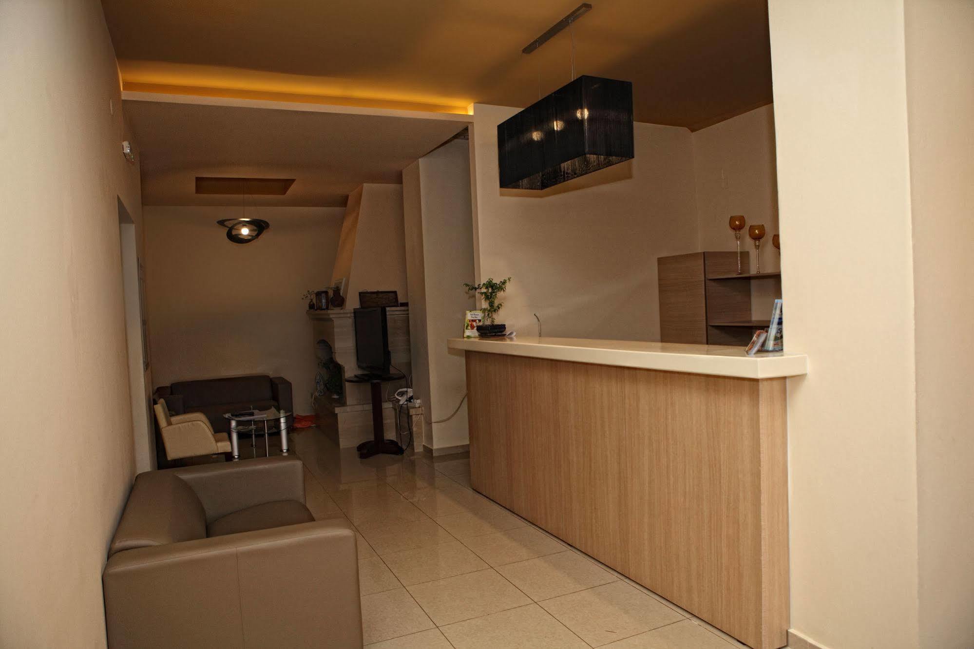 Niriides Beach Hotel 레팀노 외부 사진