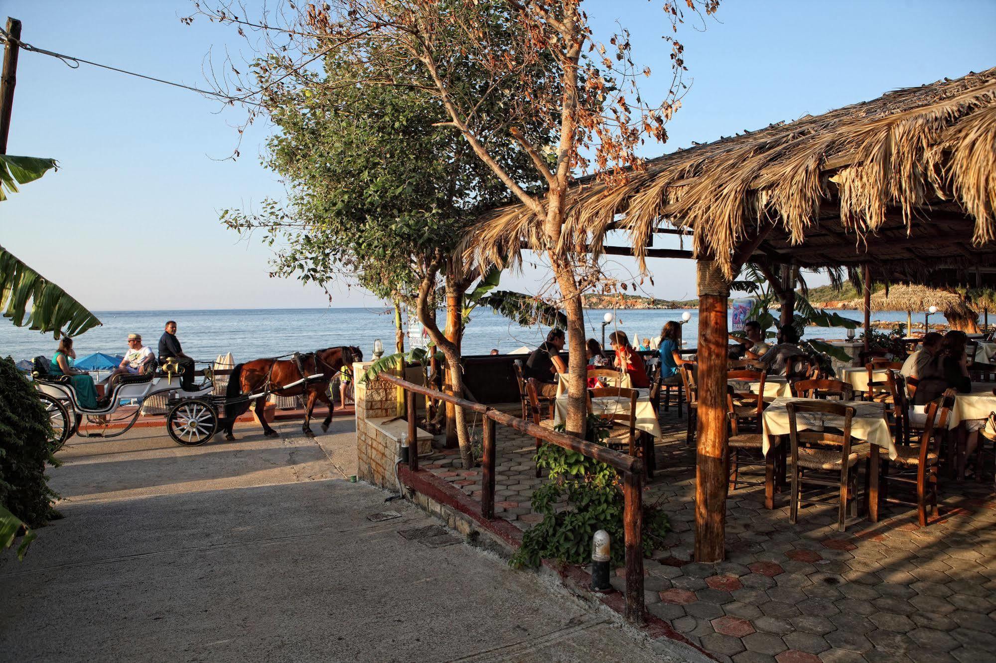 Niriides Beach Hotel 레팀노 레스토랑 사진