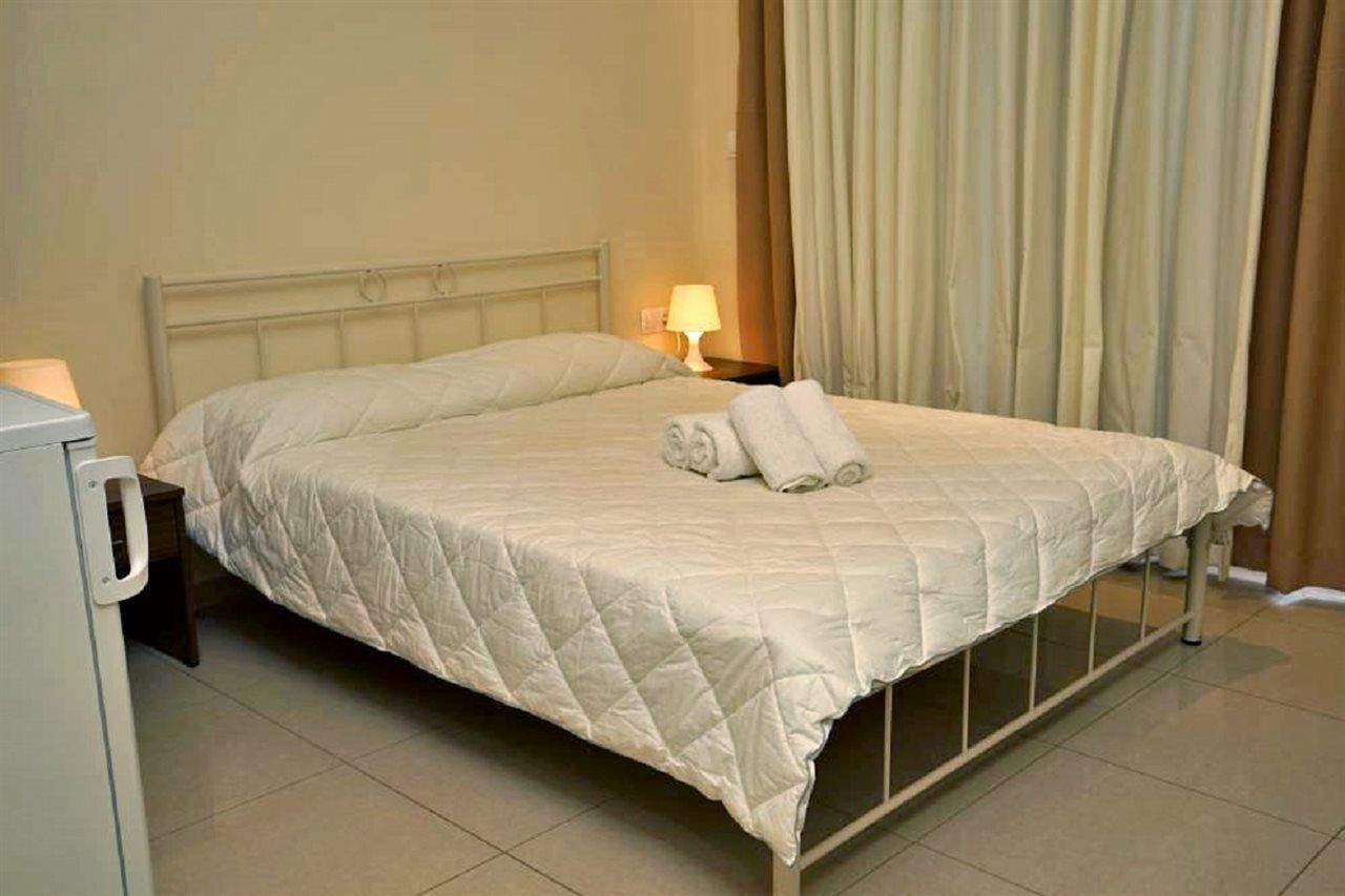 Niriides Beach Hotel 레팀노 외부 사진