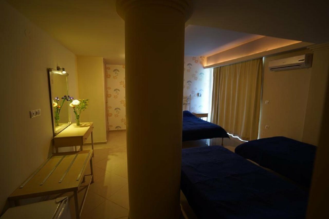 Niriides Beach Hotel 레팀노 외부 사진