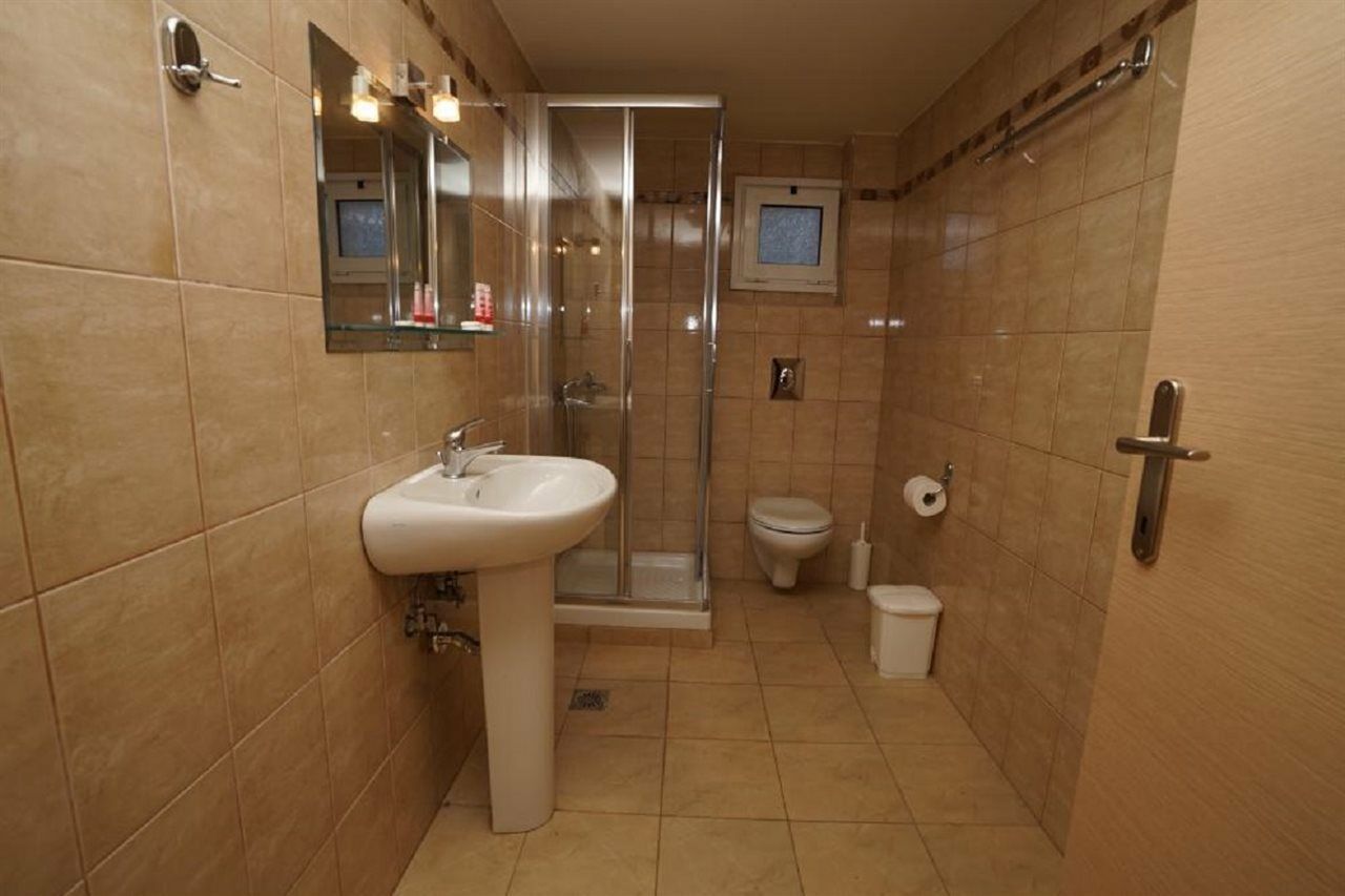 Niriides Beach Hotel 레팀노 외부 사진