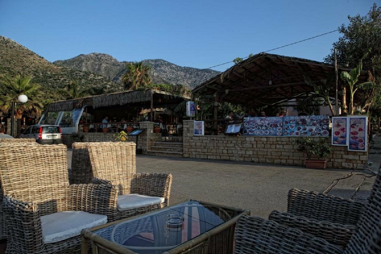 Niriides Beach Hotel 레팀노 레스토랑 사진